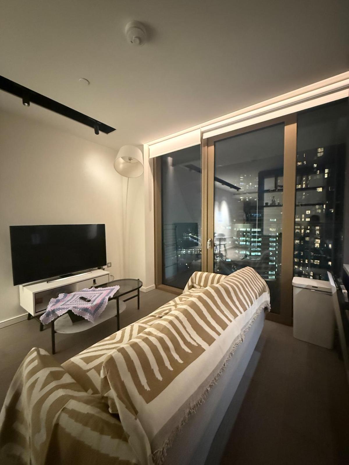 Luxury In One Park Drive *